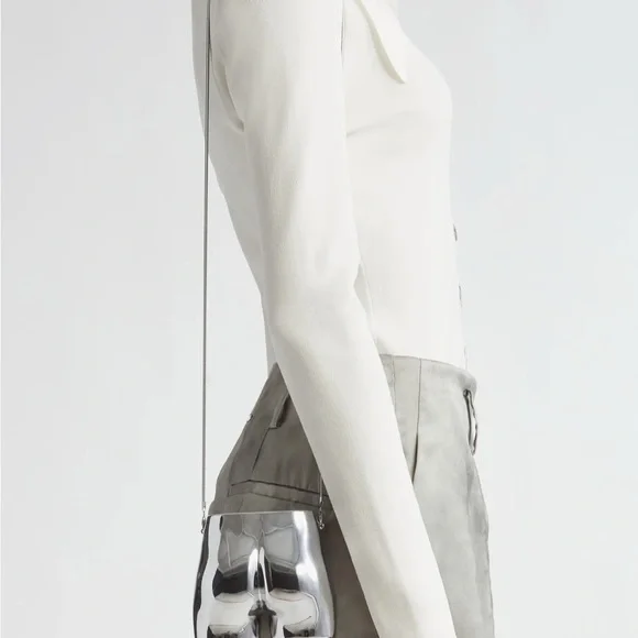 Silver Metallic Clutch with Reflective Finish - Picture 3 of 6